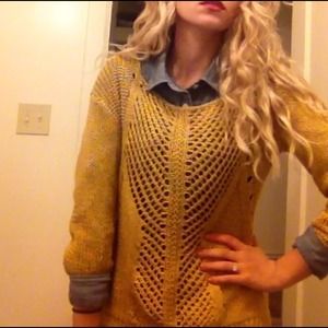 Mustard yellow knitted sweater.