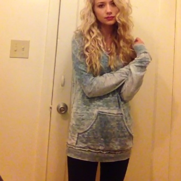 Sweatshirt - Picture 2 of 4