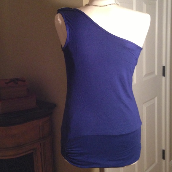 Off the Shoulder Top - Picture 2 of 3