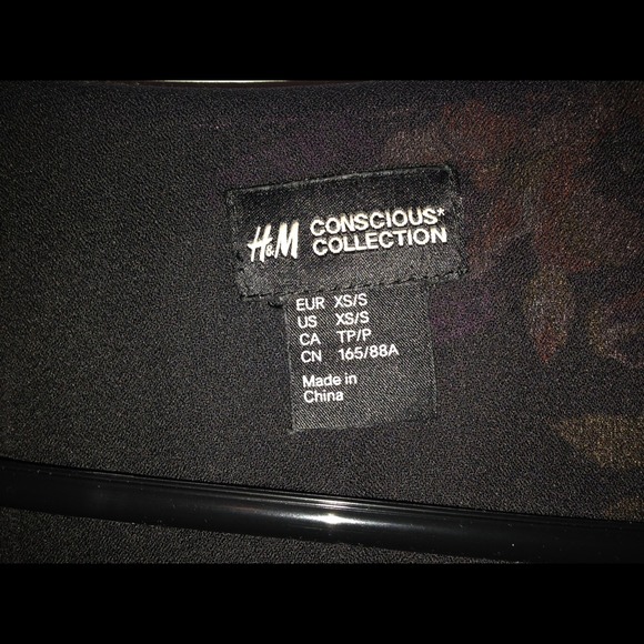 ❌SOLD IN BUNDLE ❌Beautiful floral kimono - Picture 3 of 3