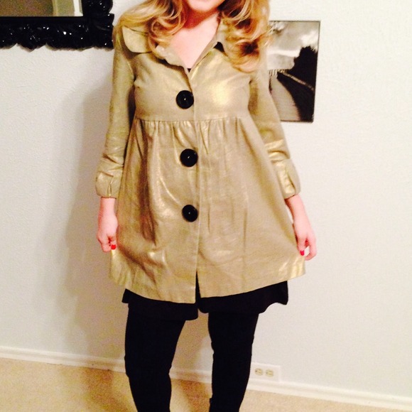 Fun & Festive! Gold 3/4 sleeve Kensie jacket