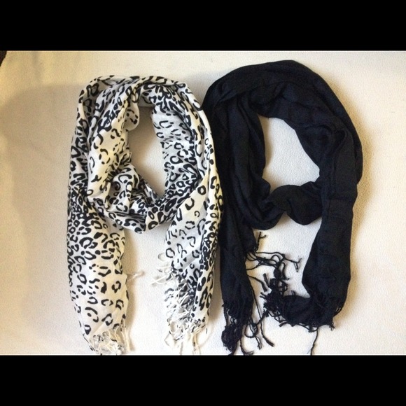 🚫‼️SOLD‼️🚫Scarves