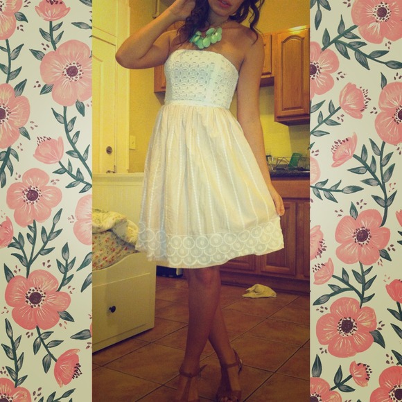 Eyelet dress🌷