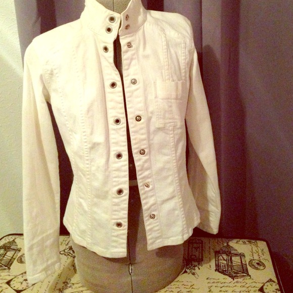 *host pick* Military style white snap jacket 🎉