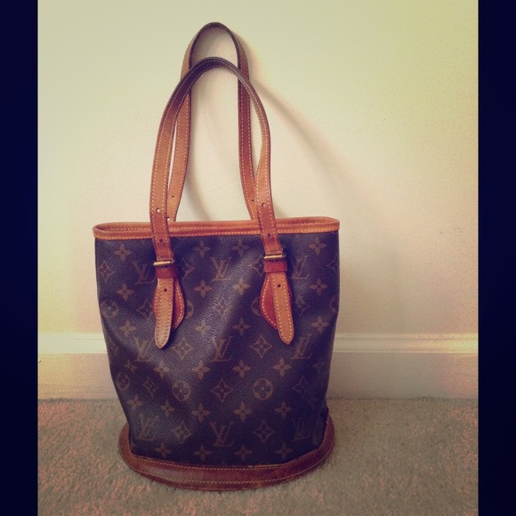 Sold.......Preloved Authentic LV bucket petite