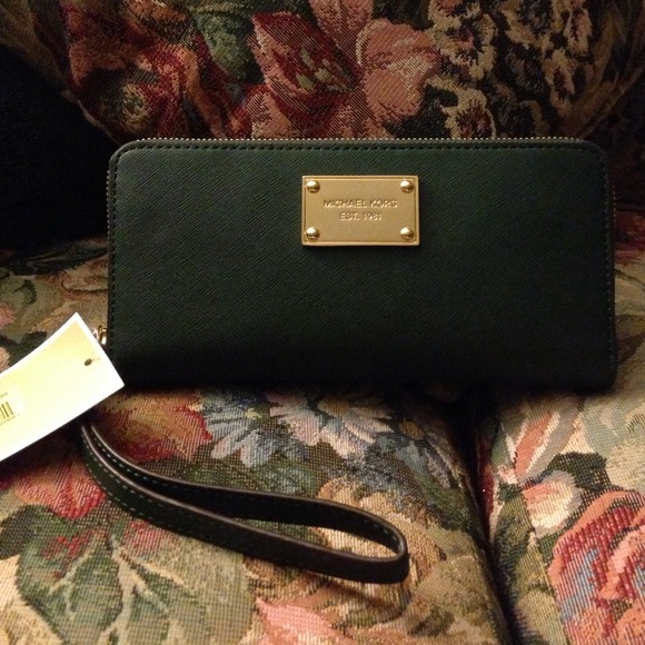 Brand new Michael Kors green wallet nwt