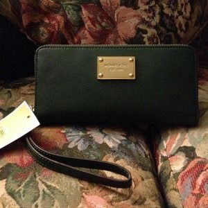 Brand new Michael Kors green wallet nwt