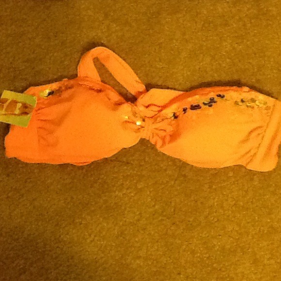 Bathing suits - Picture 2 of 3