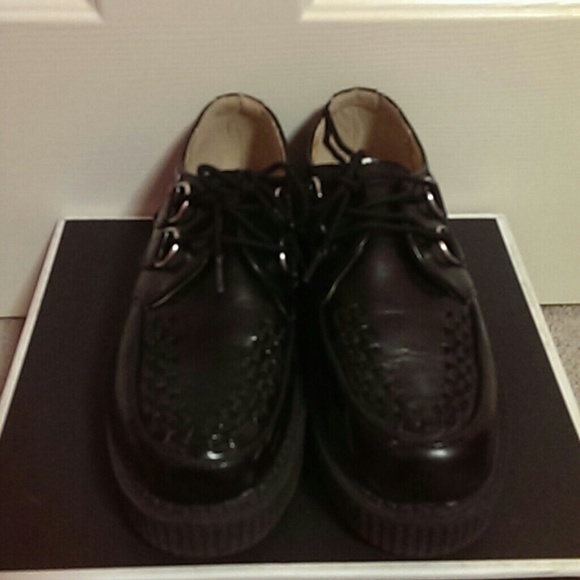 ]Black leather TUK low platform creeper