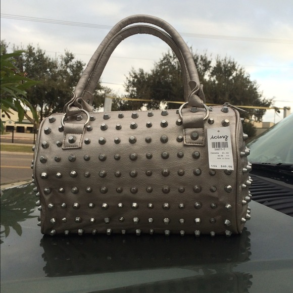 🚫SOLD LOCAL🚫Champagne color purse