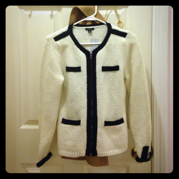 🔻reduced Ann Taylor white knit outerwear