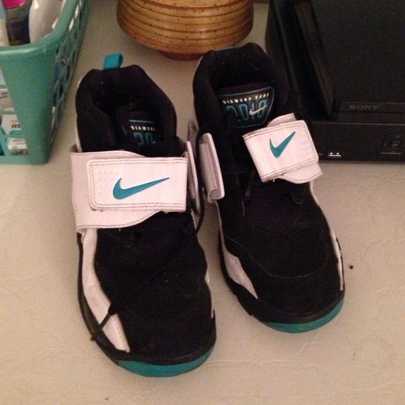 2010 nike turfs size 3 kids - Picture 2 of 3