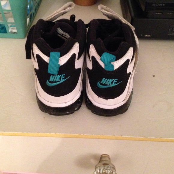 2010 nike turfs size 3 kids - Picture 3 of 3