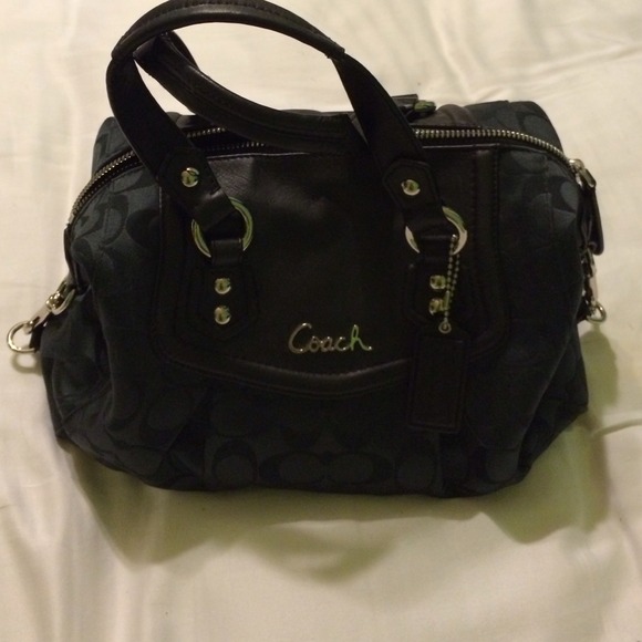 💯% authentic black coach bag