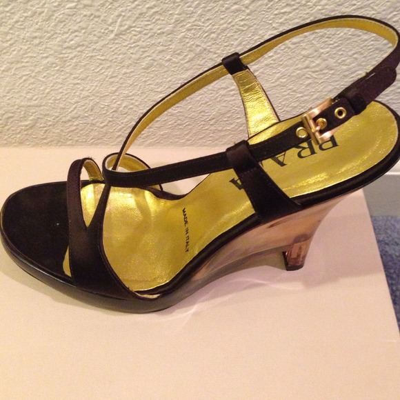 Slightly used shoes - Picture 2 of 4