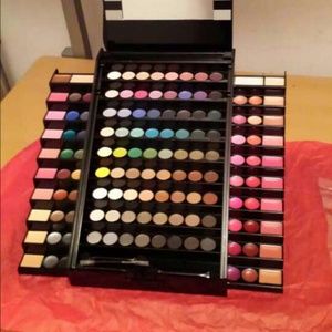 SOLD OUT Brand new Sephora make up palette