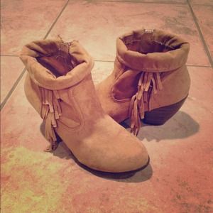 CUTE! Camel Brown booties!! 💕