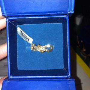 10K .25 CTW BG crossover ring