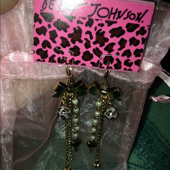 🎀 Betsey Johnson Bow Earrings 🎀 - Picture 1 of 1
