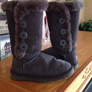 Grey Bailey Button Uggs size 7