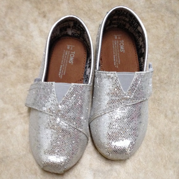 Sold toms size 8