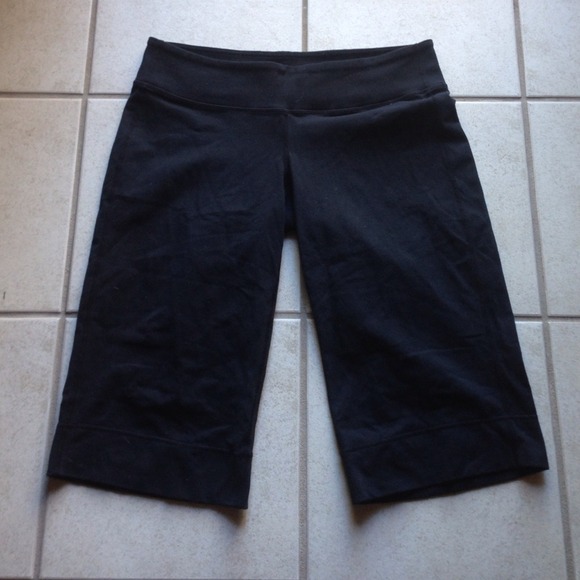 ✳️SOLD✳️Lululemon Clam Diggers