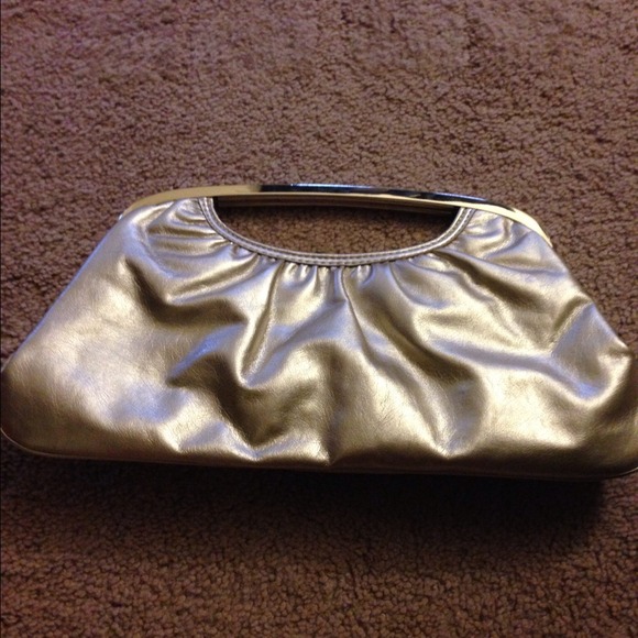 Gold cluth