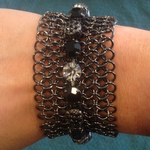 Mesh Chain Link Bracelet w/Black & Crystal Stones