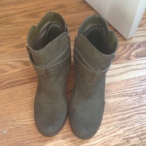 Shoemint Shoes - ShoeMint Olive Green "Emma" Booties Size 8.5 Shoemint Shoes - ShoeMint Olive Green "Emma" Booties Size 8.5