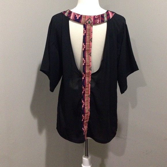 Tops - 🚫BUNDLED🚫Aztec back cutout slouchy top