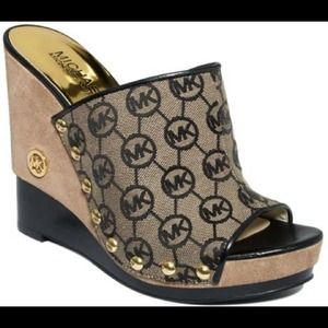 💢💢$65💢💢Michael Kors Wedges!