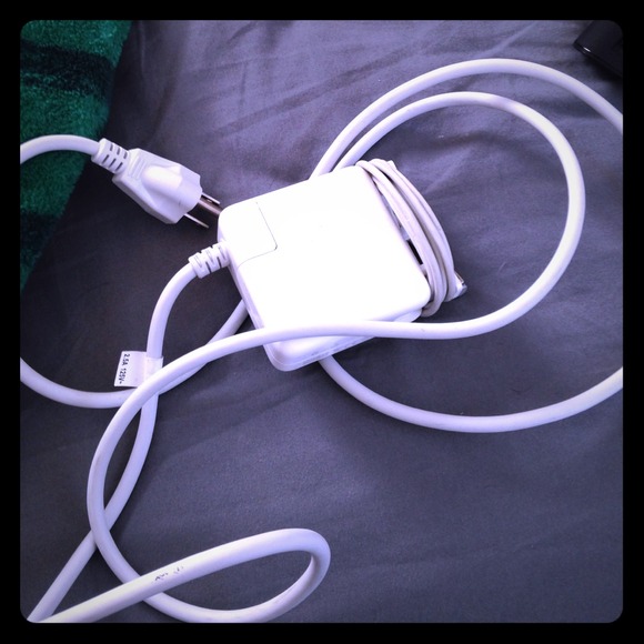 Apple Adaptor/Charger - Picture 1 of 2