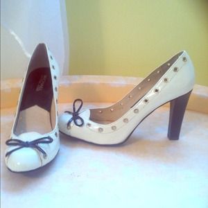Michael by Michael Kors ivory pumps