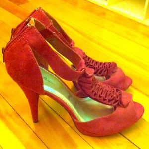 Size 9 - Pink ruffled heels