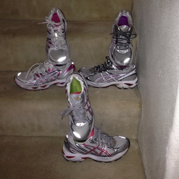 7 1/2 asics shoes $10 each pair