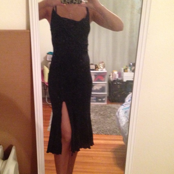 Black dress - Picture 4 of 4