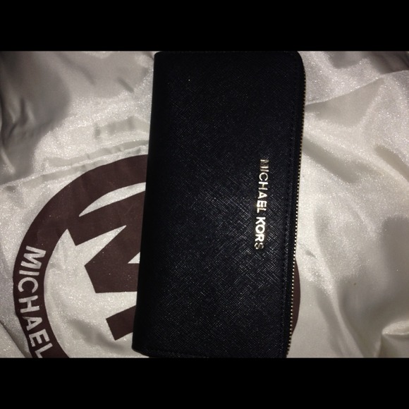 Black saffiano michael kors