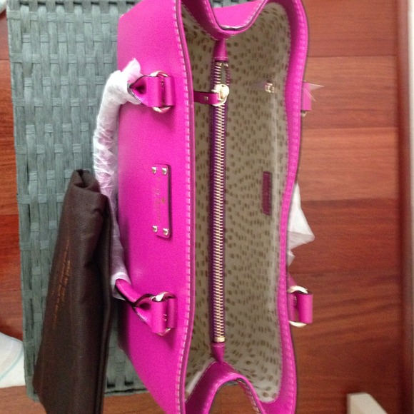 Sold - Picture 3 of 4