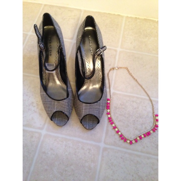 PREDICTIONS Shoes - 🚫Sold🚫🎉HP🎉Houndstooth black and white heels