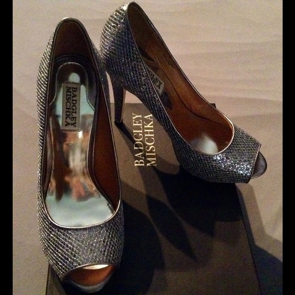 Badgley Mischka Humbie II Heels NWT - Sold! - Picture 3 of 4