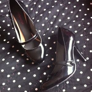 Bundle - Black Heels and Black/White Scarf