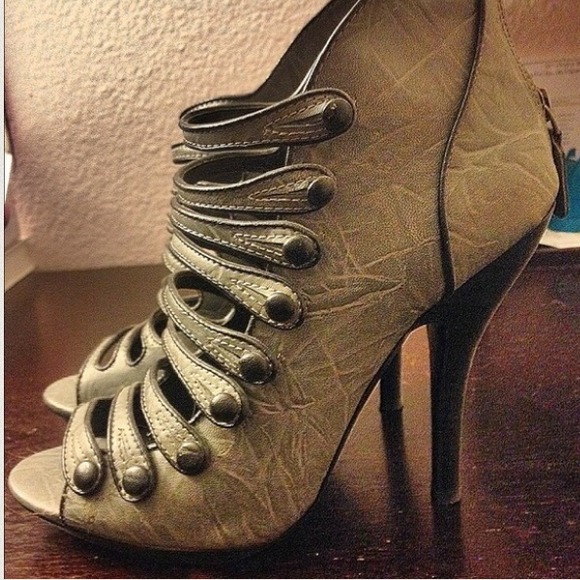Bundled/traded heels and black and white bodysuit