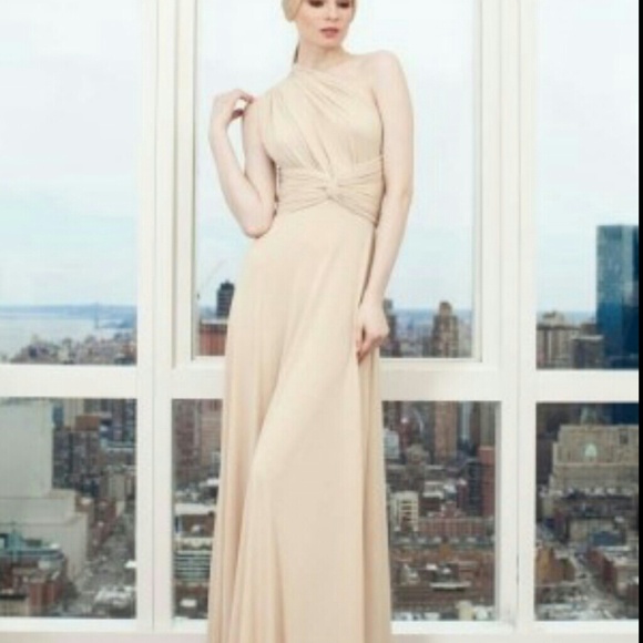 Von Vonni dress in Almond