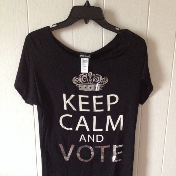 Cute keep calm and vote shirt !
