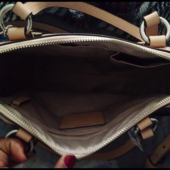 Coach patent leather satchel - Picture 3 of 4