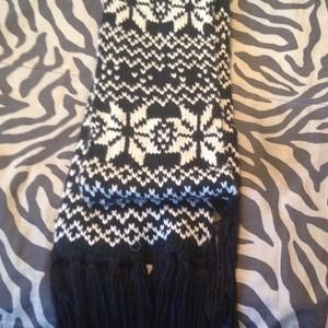 Long Black and White Printed Scarf