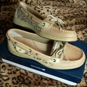 Cheetah print Sperrys, never worn