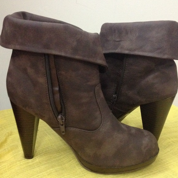 N.Y.L.A Chocolate Booties - Picture 2 of 3