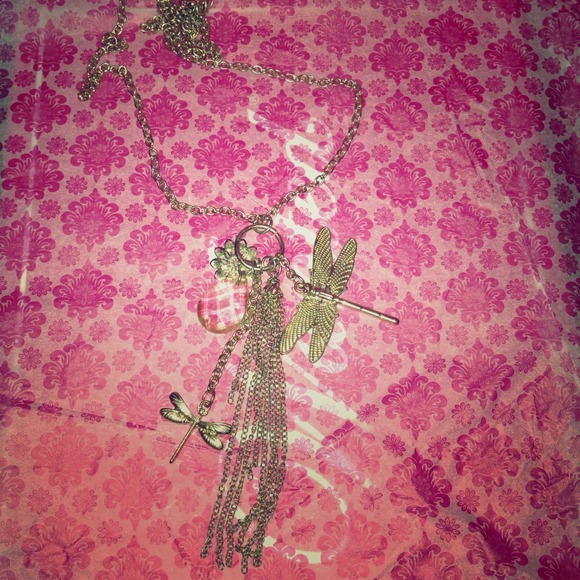 Gold dragonfly necklace💫