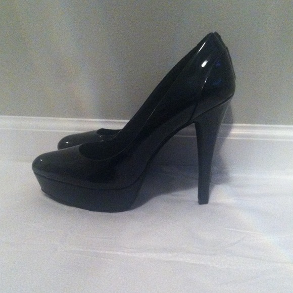 Black pumps - Picture 2 of 3